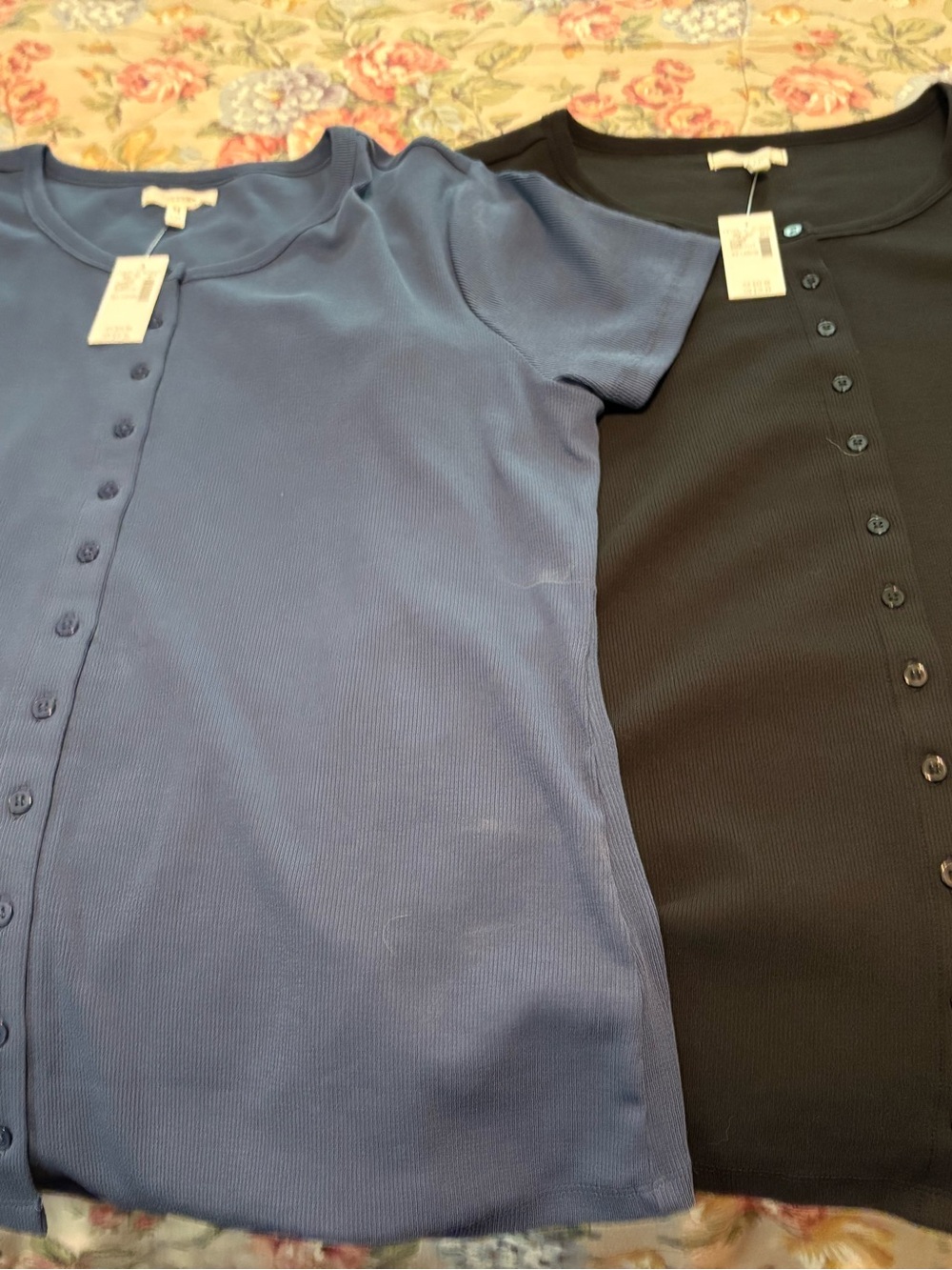 Maurices Black and Blue Women’s Short Sleeve Tops - Picture 6 of 6